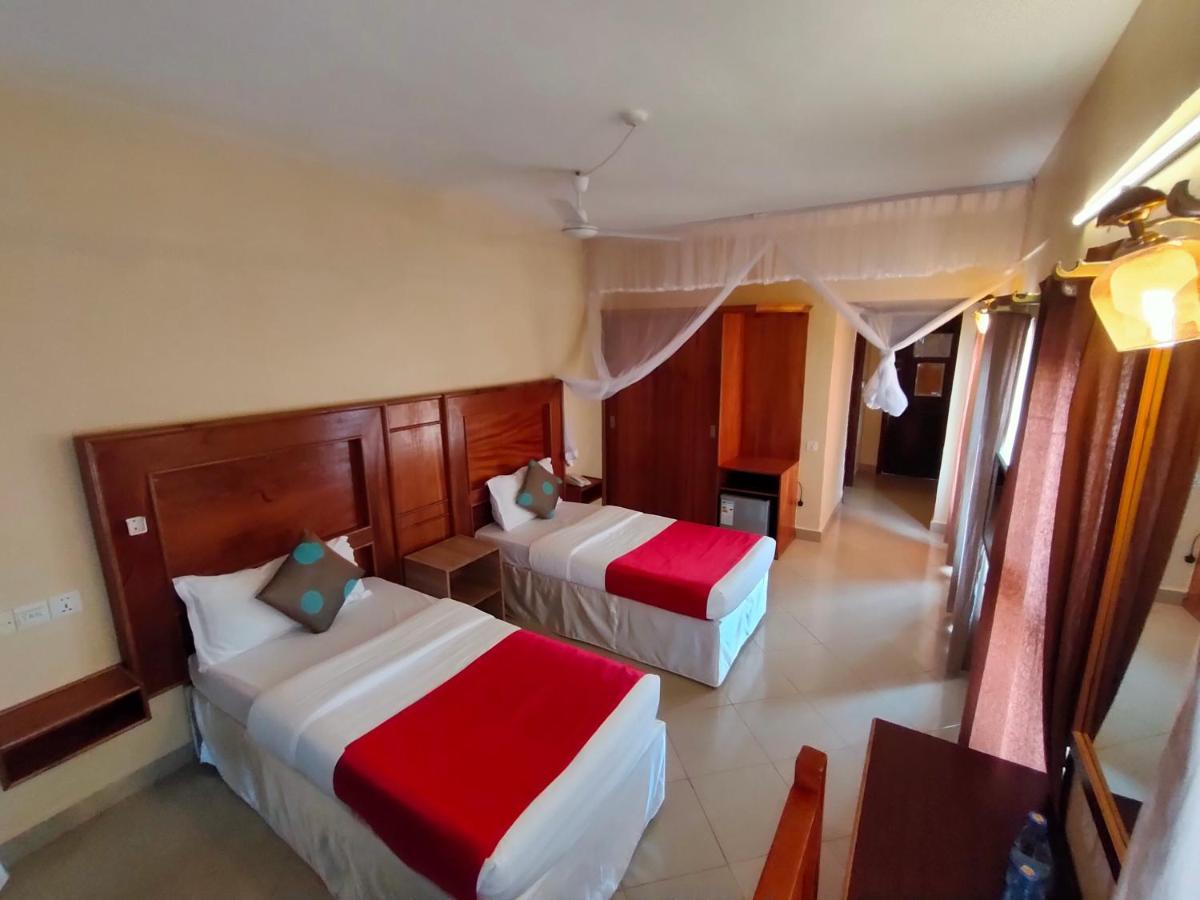 Pulickal Airport Hotel Entebbe Esterno foto
