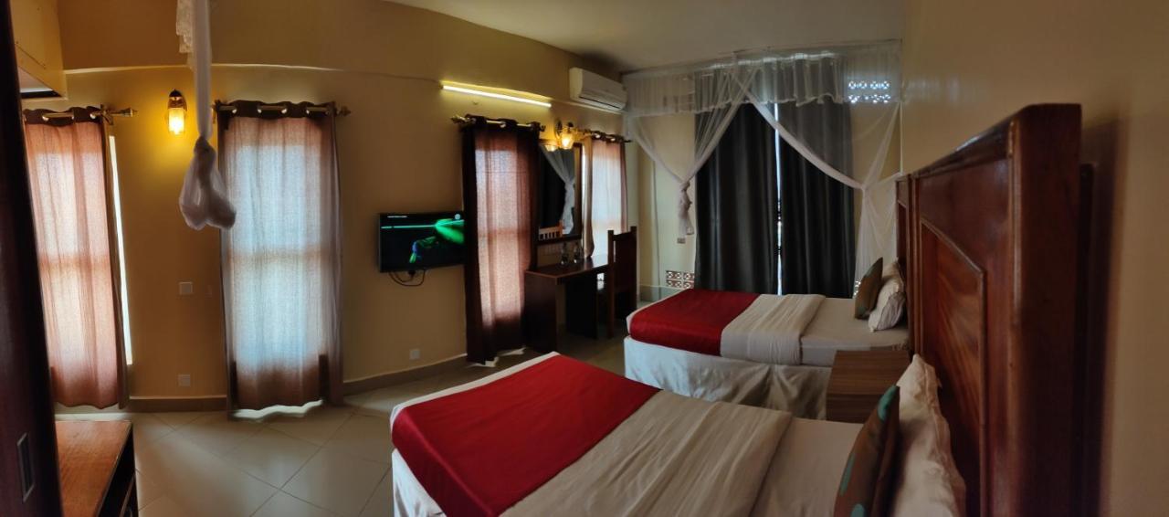 Pulickal Airport Hotel Entebbe Esterno foto