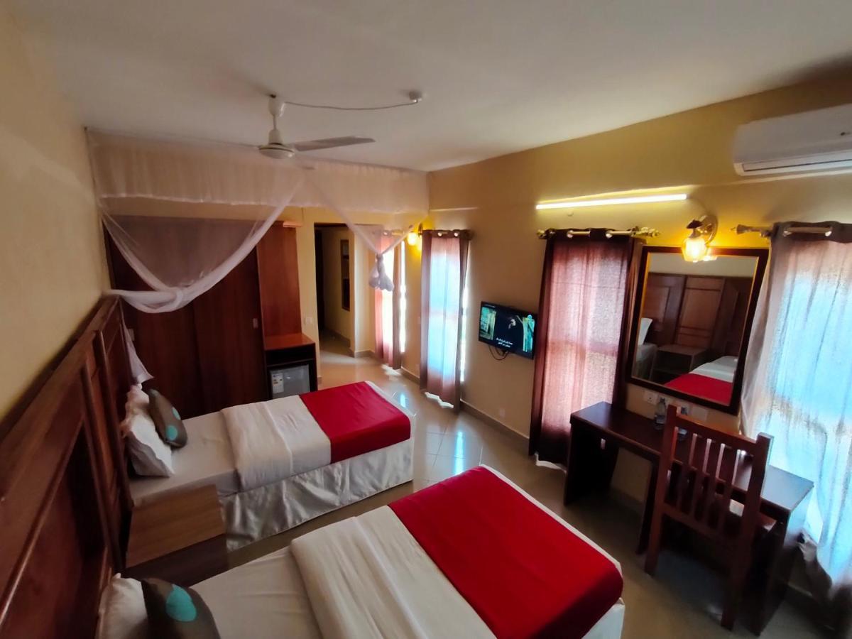 Pulickal Airport Hotel Entebbe Esterno foto