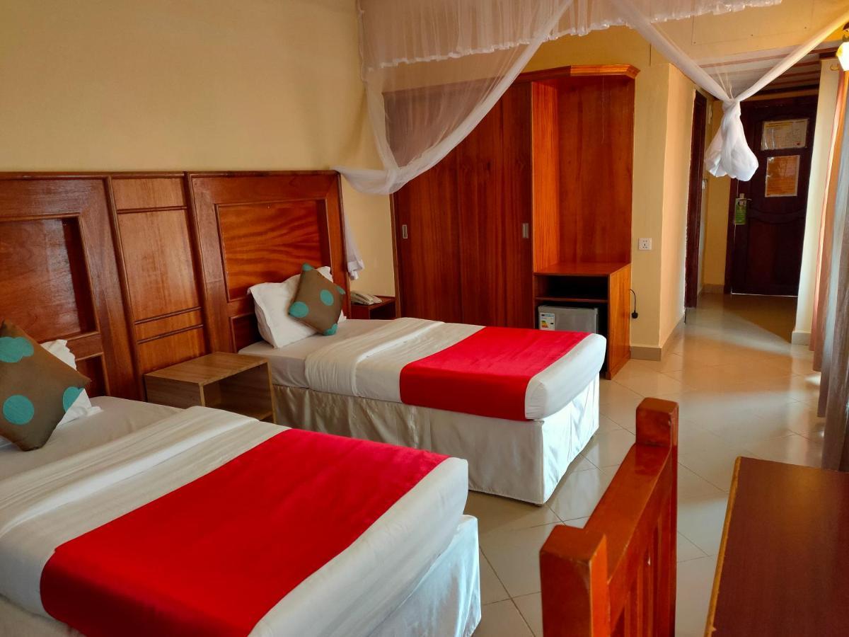 Pulickal Airport Hotel Entebbe Esterno foto