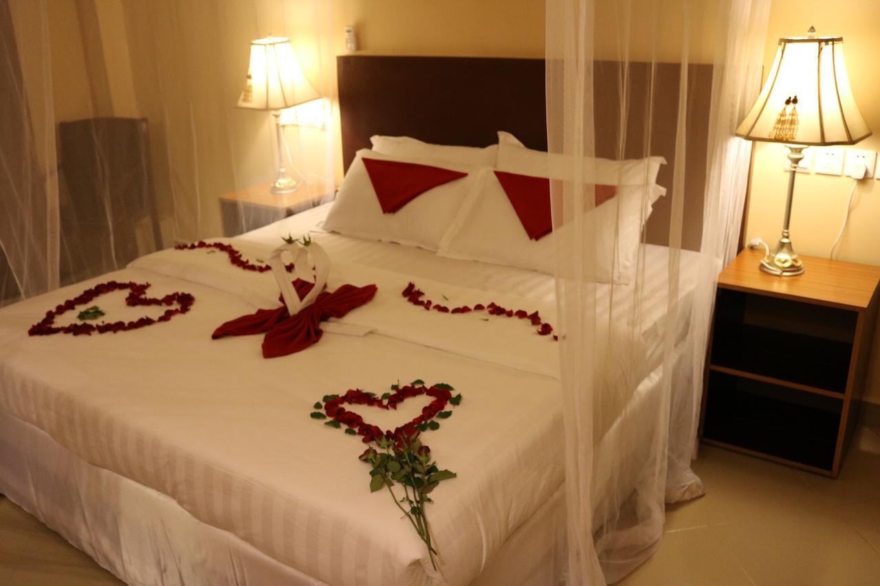 Pulickal Airport Hotel Entebbe Esterno foto